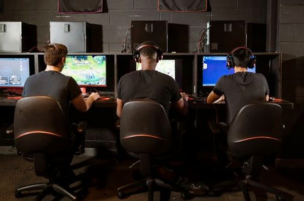 xóc đĩa trực tuyến F8bet